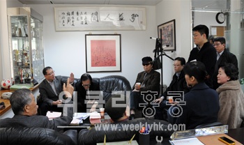 ▲ 초록색 투표용지가 어디에 있느냐, 찾아내라는 최영우 후보는 주장과 관계자 외의 외부인사 무단으로 진입 등으로 회의장은 험악해 지고 고성이 오갔다.