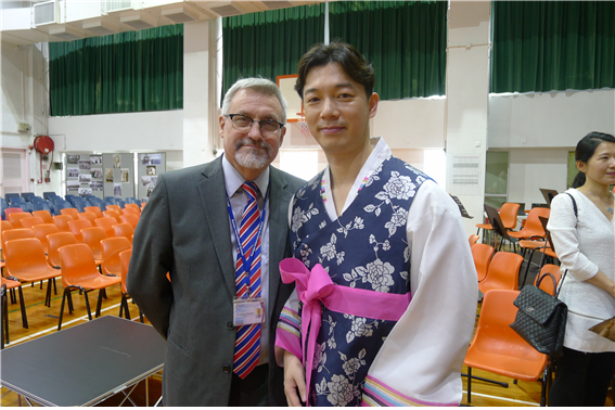 국제과정 Christopher Chadwick 교장(사진왼쪽)과 Marvin Chum(국제과정 음악교사)